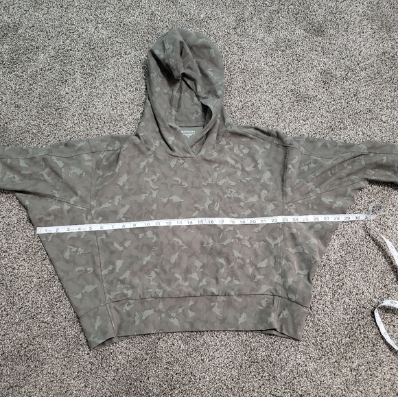 Athleta Hoodie Green Camo Women Farallon Cropped Gym Medium - Picture 6 of 6